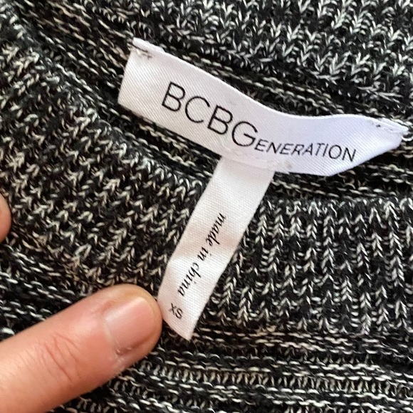 BCBG | Knit Sweater | Cropped | LIKE NEW - Picture 5 of 5